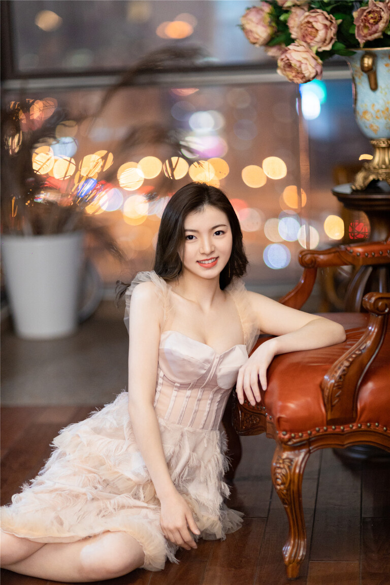 Guo Lin Lin russian bridesmaid