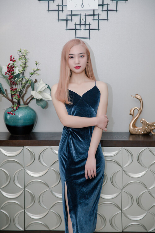 zhongxiaohui russian bridesmaid