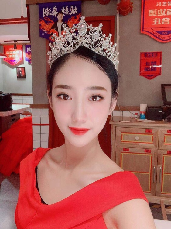 lijingyao russian bridesmaid