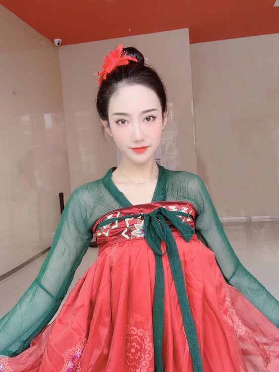 lijingyao russian bridesmaid