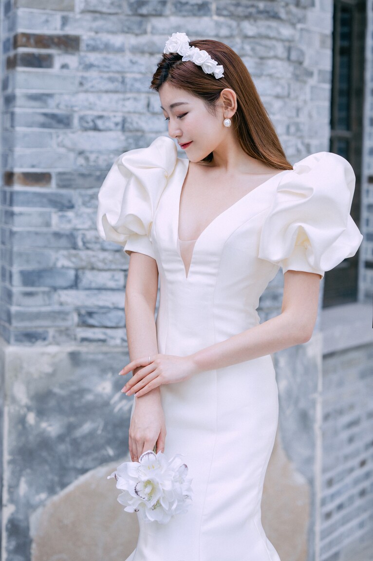 Liu Yong Jia russian bridesmaid