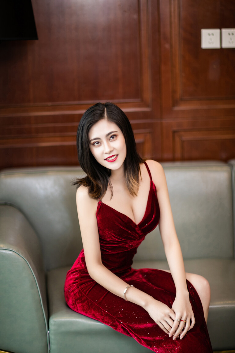 Jiang Hong Na russian bridesmaid