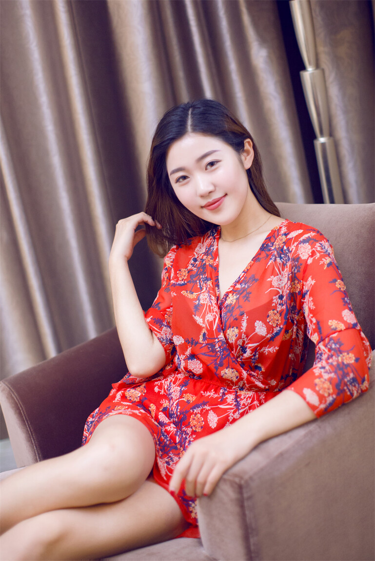 Yang Xiao Yu russian bridesmaid