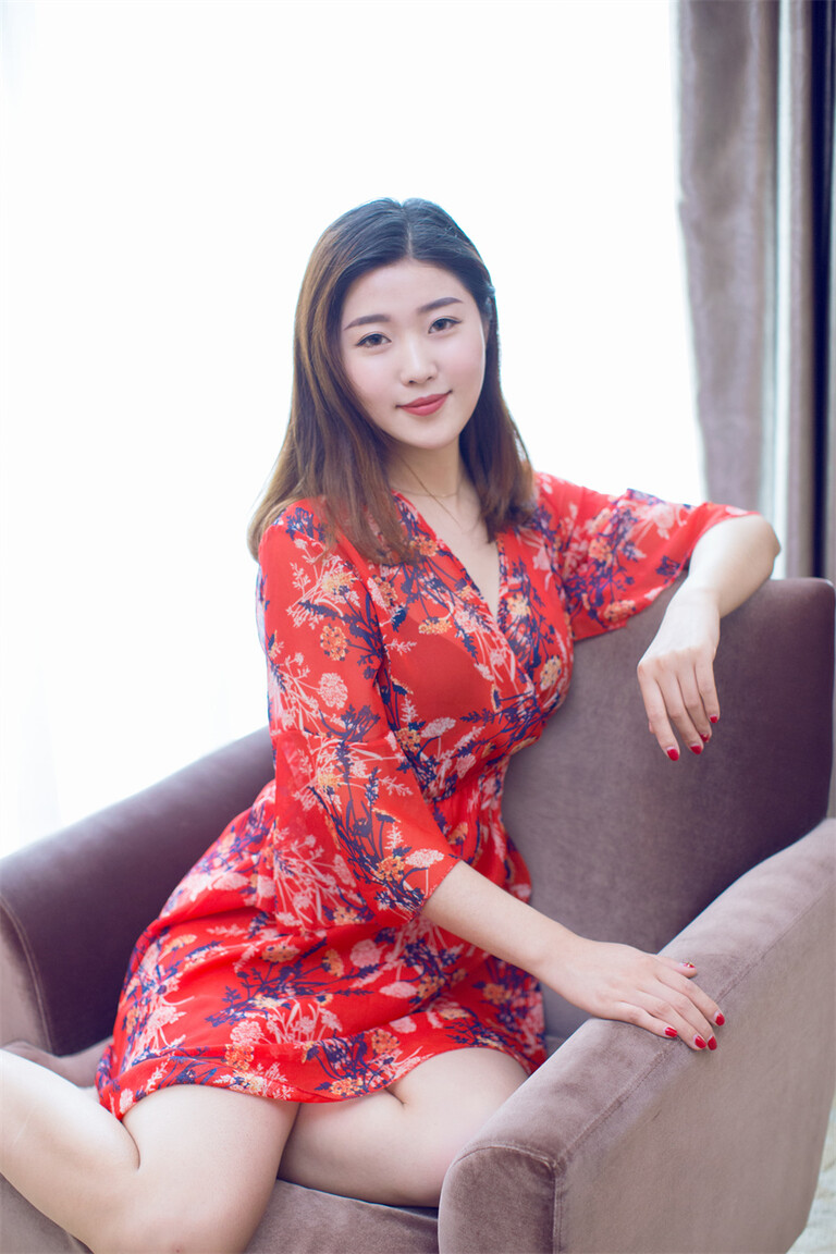 Yang Xiao Yu russian bridesmaid