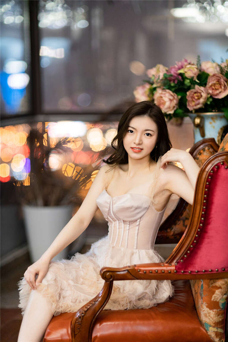 Guo Lin Lin russian bridesmaid